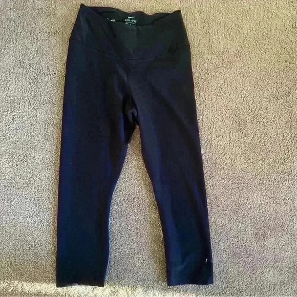 Nike Pants - Nike Dri-Fit One Legend Capri medium black